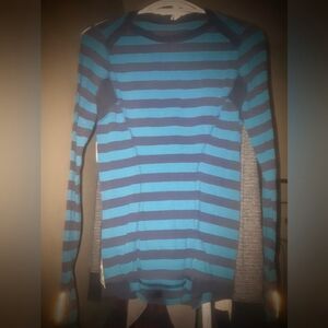 {size 6} Rare Athletica Base Runner Longsleeve